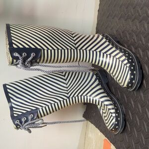 Blue and white striped chooka rainboots size 8